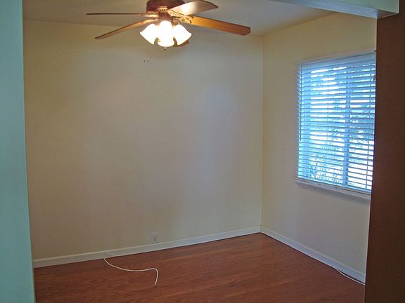 Dining area off kitchen