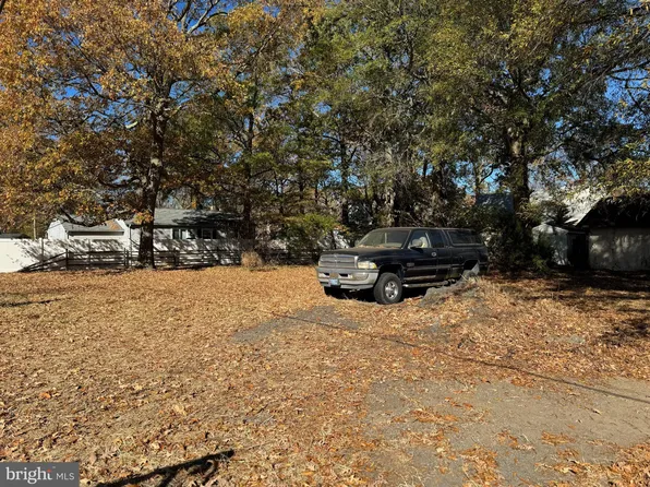 1302 Spruce St, Shady Side, MD 20764