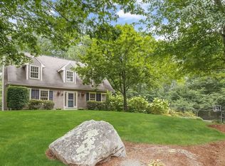 9 Appletree Ln, North Reading, MA 01864