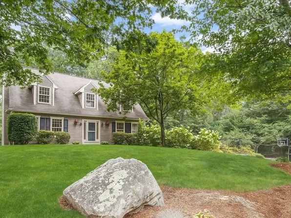 9 Appletree Ln, North Reading, MA 01864