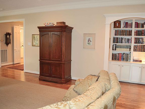 Living Room 25.5'x16.5'