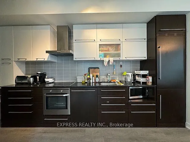 770 Bay St #2 — Photo 1