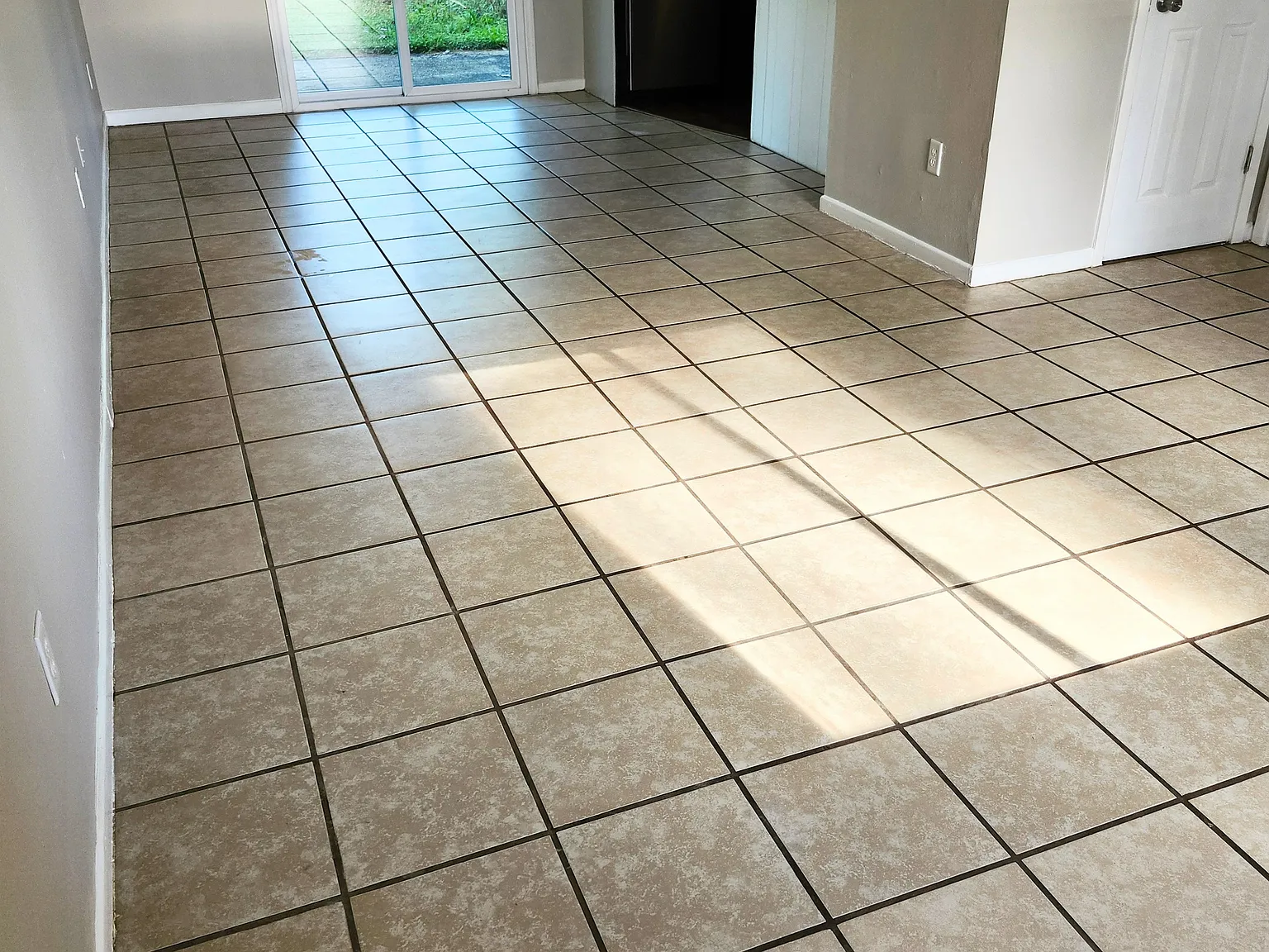 2 bed, 1.5 bath, 1200 sqft, $1,550 — Photo 2