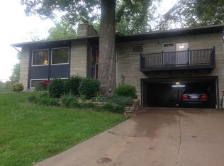 1917 W Cape Rock Dr, Cape Girardeau, MO 63701