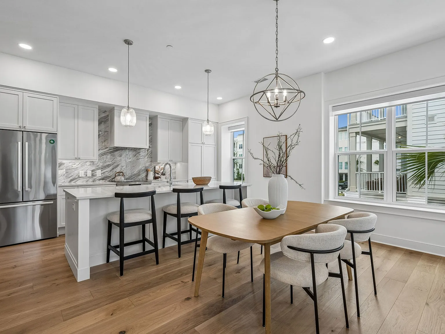 2 bed, 1700 sqft, $6,000 — Photo 2
