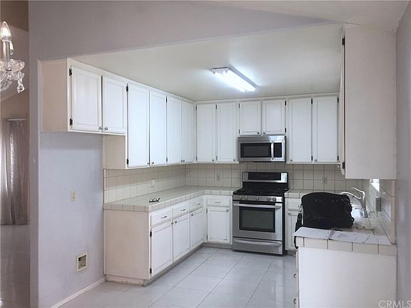 4th image of 1246 N Fries Ave