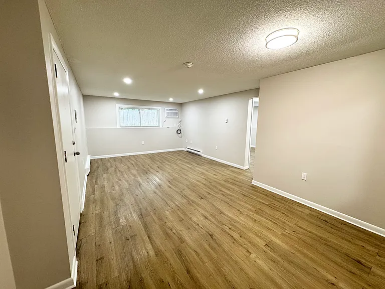 328 Greenwood St #B14 — Photo 2