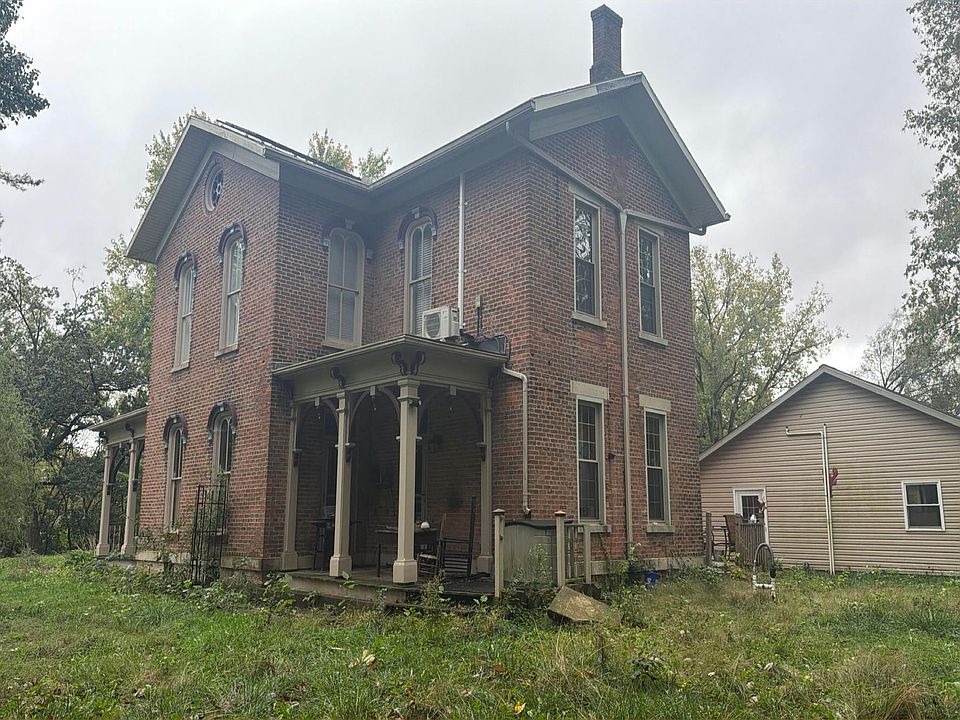 2nd image of 137 N Main St