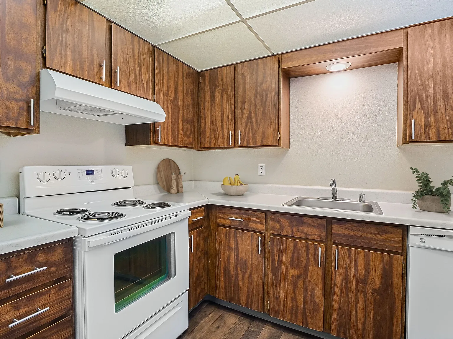 The Lakes Apartments — Photo 4