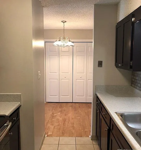 Sutters Mill Apartments — Photo 6