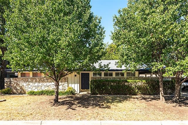 1st image of 3242 Lubbock Ave