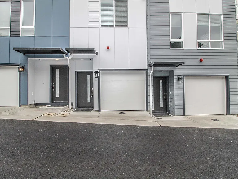 10942 NE 189th Pl #G — Photo 2