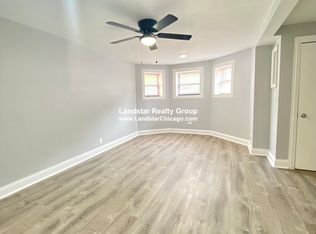 906 W Montrose Ave, Chicago, IL 60613