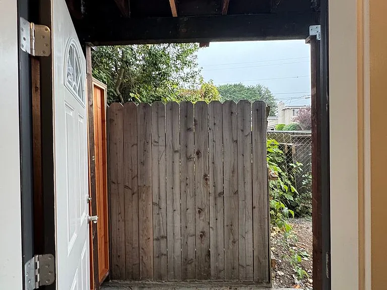 967 W Harris St — Photo 7