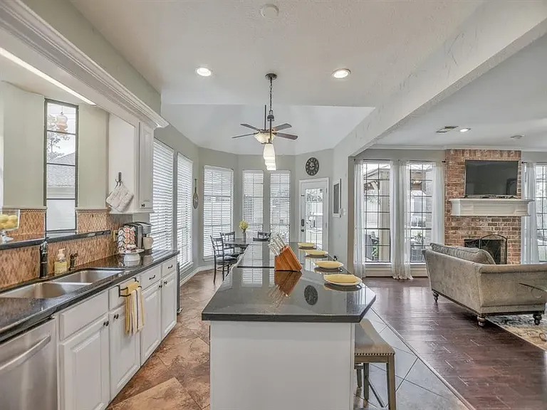 6035 Spring Creek Grove Ln — Photo 3