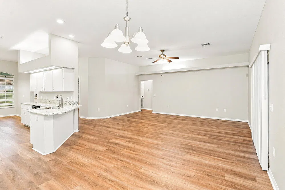 3 bed, 2.0 bath, 2049 sqft, $1,980 — Photo 4