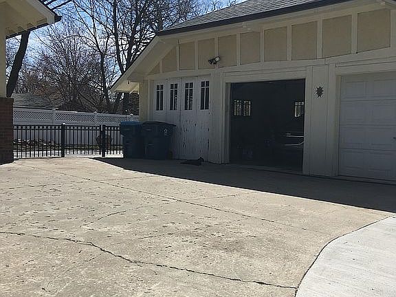 4th image of 2312 S Westnedge Ave