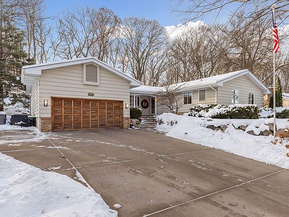 2nd image of 5833 Creek Valley Rd