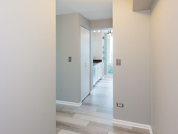3rd image of 345 N Lasalle St #2003