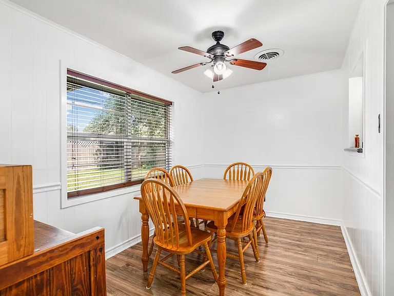 2202 Eaves Dr — Photo 9
