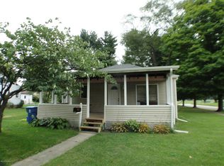 521 Cecil St, Buchanan, MI 49107