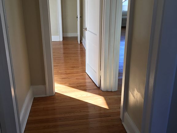 3rd image of 62 Douglas St Unit 2