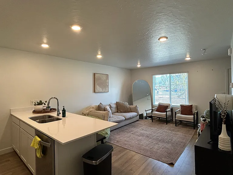 658 S 1920 W #1061 — Photo 5