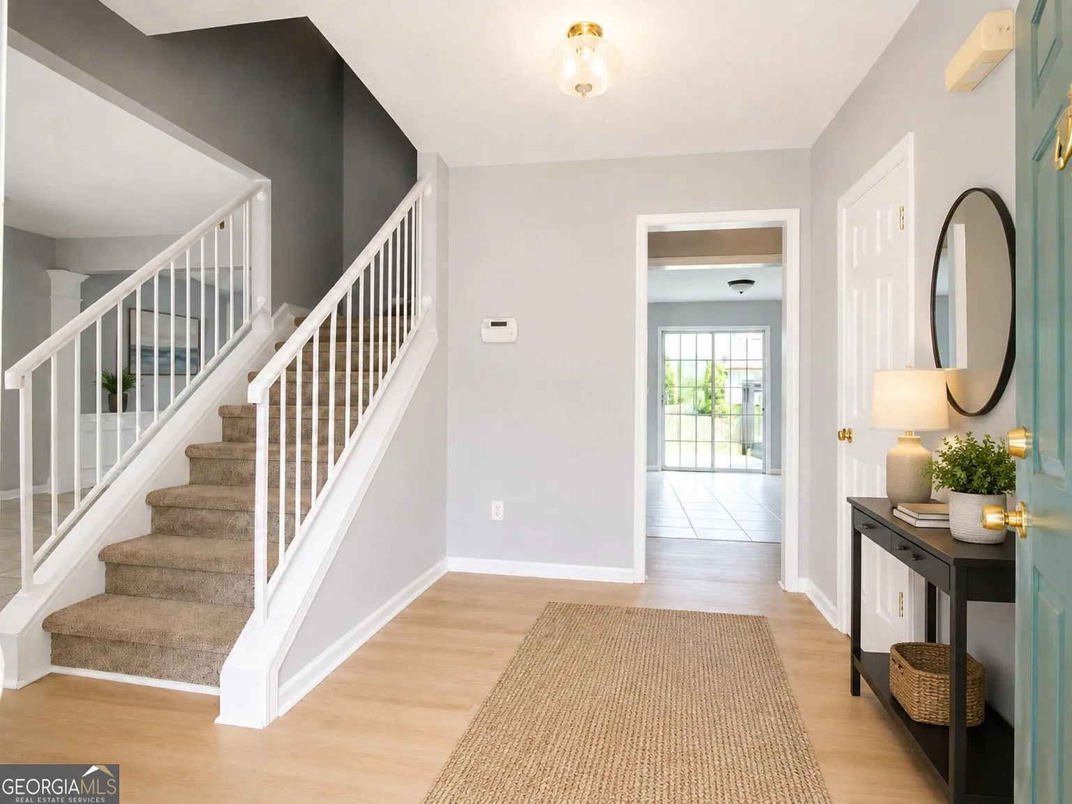4 bed, 2.5 bath, 1970 sqft, $2,400 — Photo 2