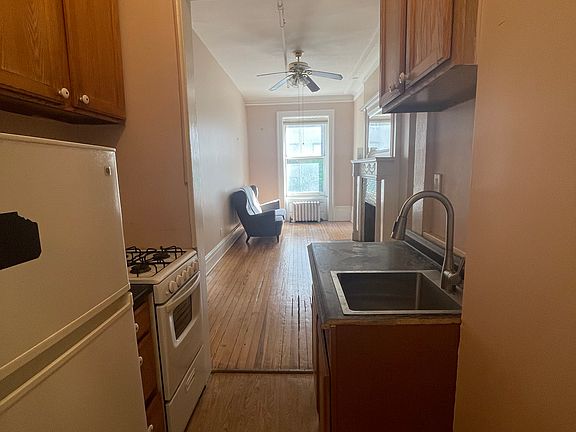 2nd image of 339 W 87th St #7