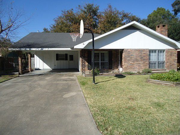 1st image of 814 Dulles Dr
