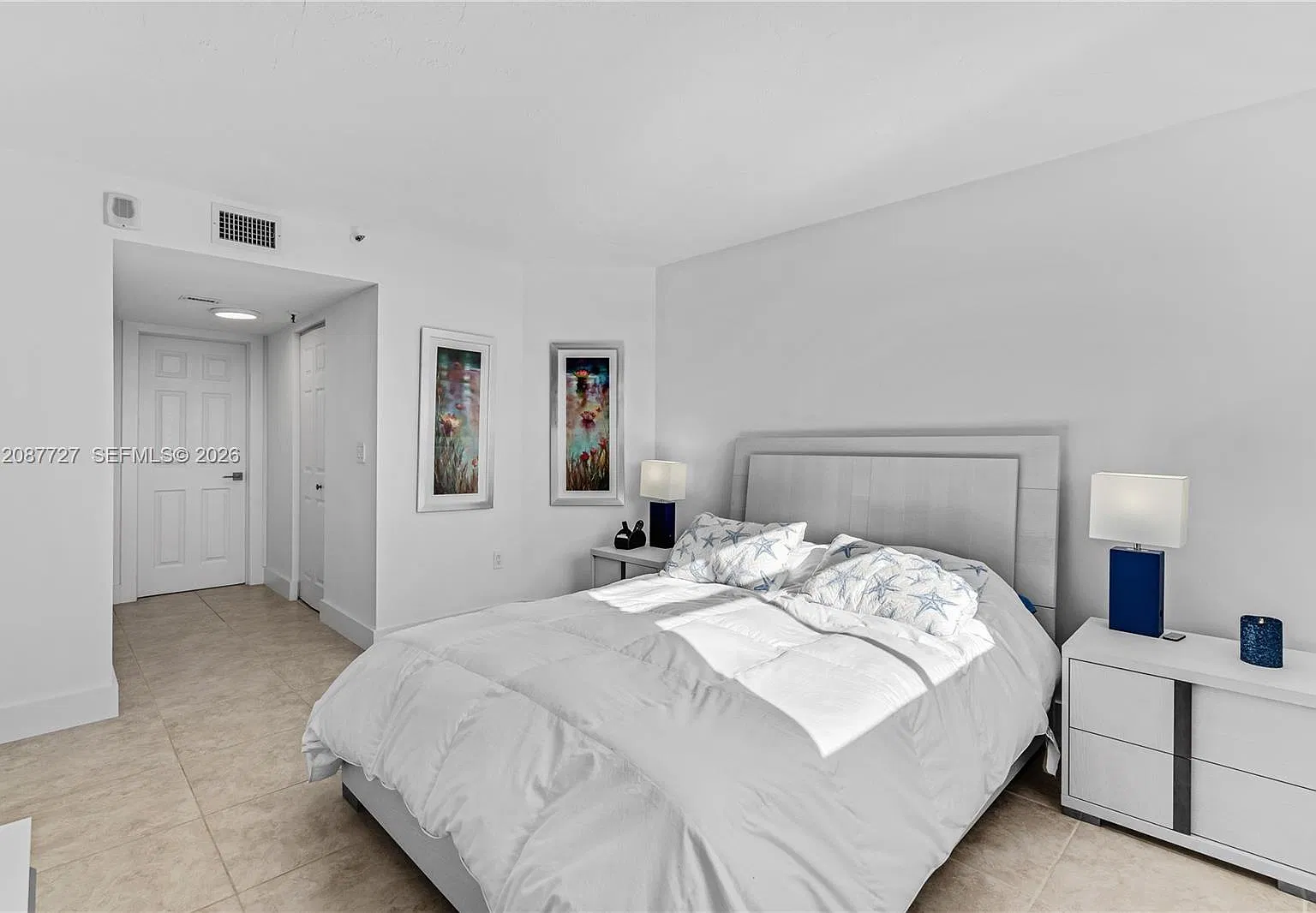 2 bed, 908 sqft, $4,000 — Photo 1