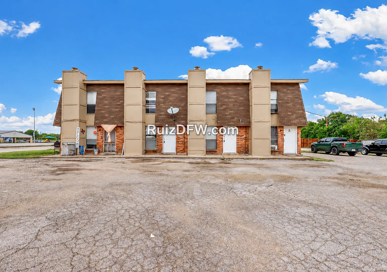 302 N Race St — Photo 1