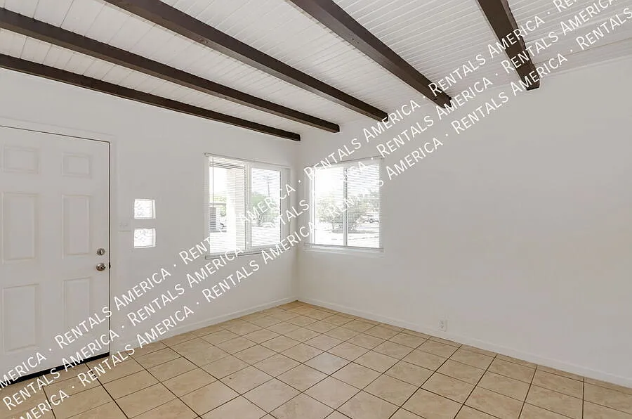 Updated 1 Bedroom Home with Private Yard in Central Tucson — Photo 3