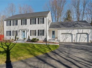 4 Cranwood Rd, Ledyard, CT 06339