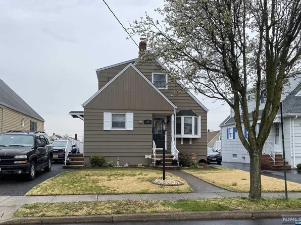 24 Carlyle Ct, Carlstadt, NJ 07072