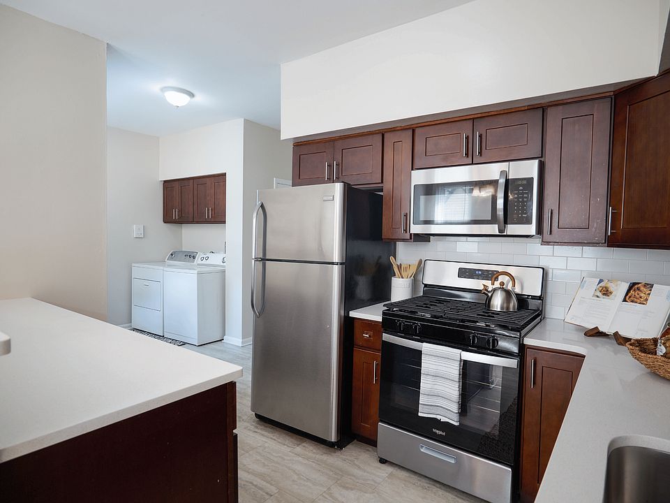 Sevilla Court Updated Kitchen