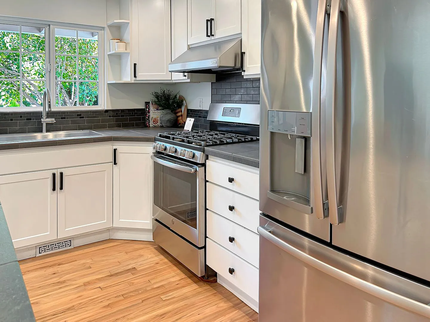 4Bd/2.5Ba Kirkland Home — Photo 4