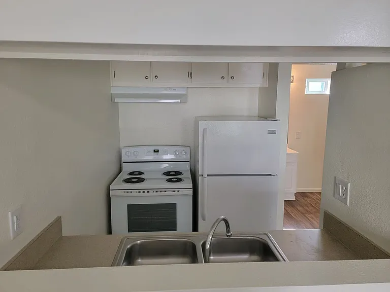 527 E Washington Ave — Photo 2