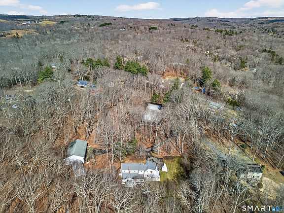 3rd image of 189 Crane Hollow Road