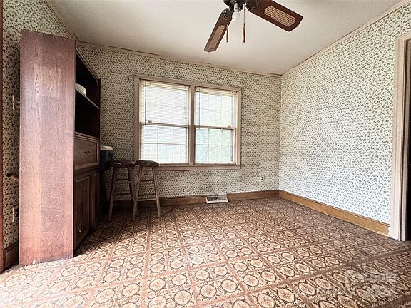 3rd image of 2126 W 6th Ave