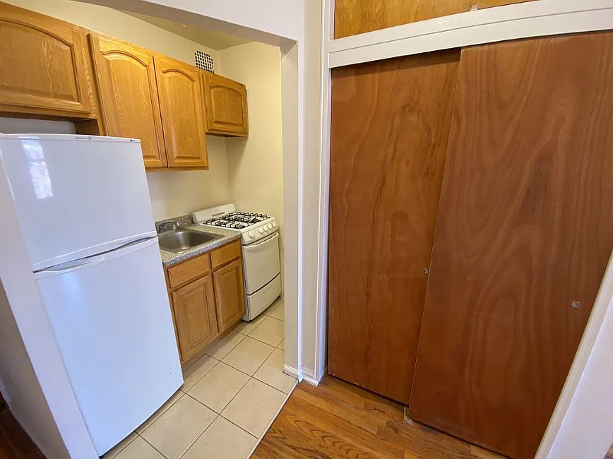 2nd image of 1728 2nd Ave APT 4B