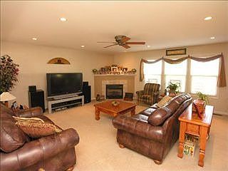 4th image of 690 Washington Ct