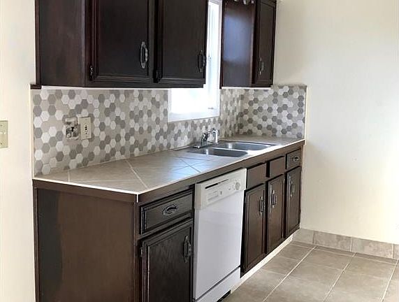 2nd image of 11833 Summerland Ave