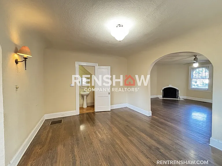 662 S McLean Blvd — Photo 5
