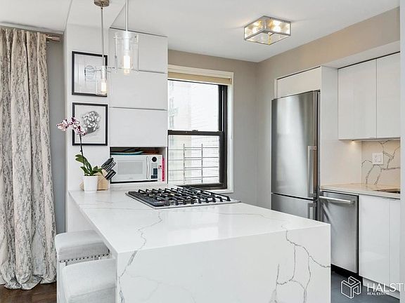 3rd image of 301 E 69th St APT 11D