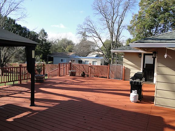 4th image of 6726 Lincoln Ave