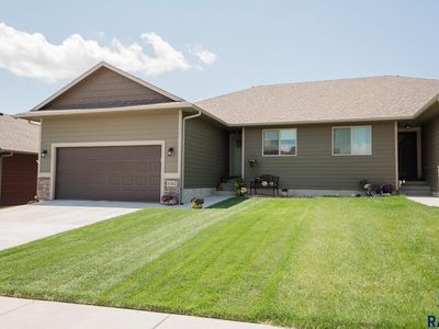 1102 N Brennan Ct, Sioux Falls, SD, 57110