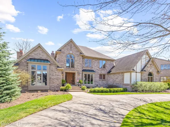 29648 Kenloch Dr, Farmington Hills, MI 48331