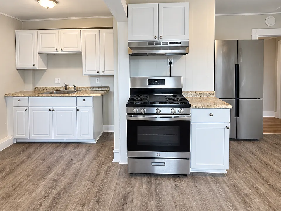 30 Railroad Ave #3