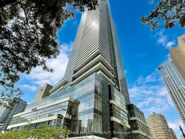 386 Yonge St, Toronto, ON